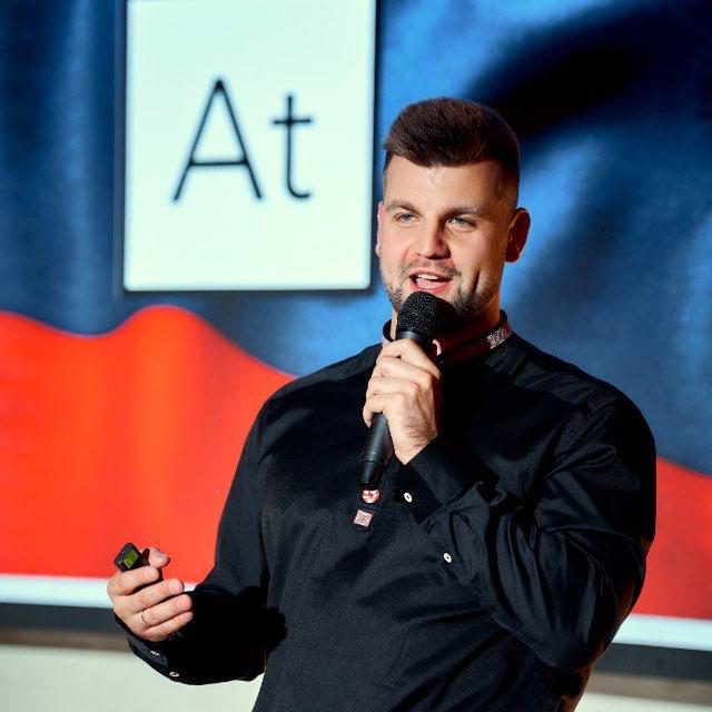 Максим Чёрный — владелец дизайн-студии Artum